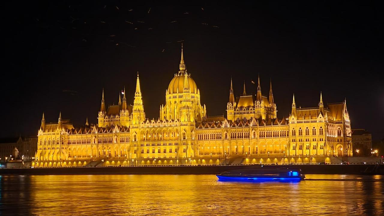 Parliament View Apartment Budapest Exterior photo