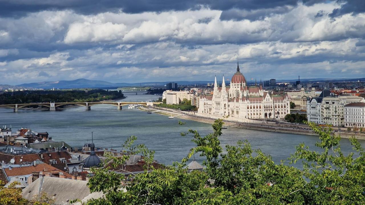 Parliament View Apartment Budapest Exterior photo